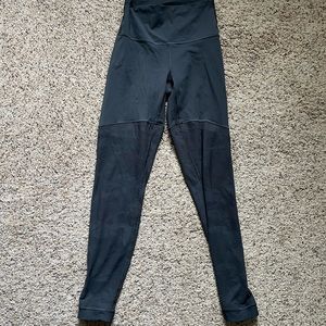 EUC Lululemon Align 28” Grey leggings 6 mesh design